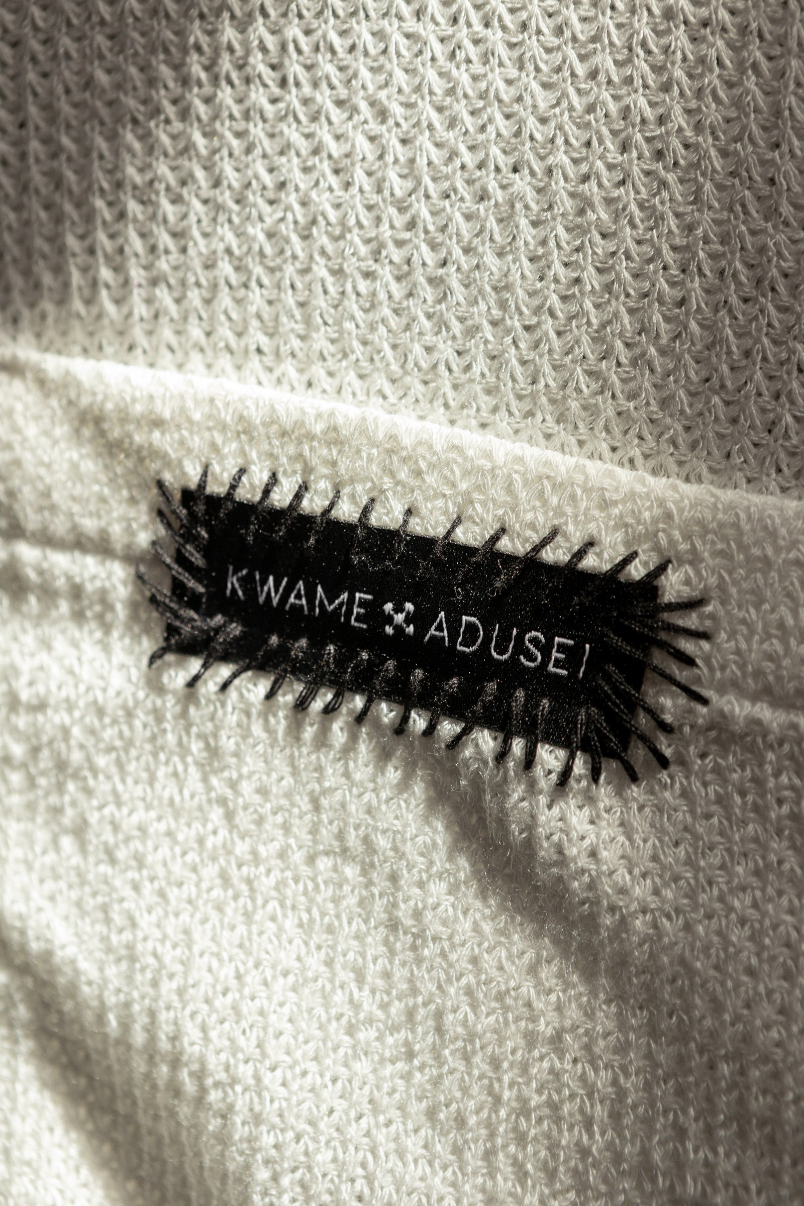 Label macro on knit, raking light